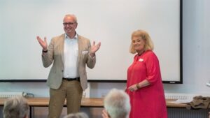 Docent van het jaar met de directeur van Wateropleidingen