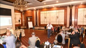 Helle van der Roest in een zaal in Egypte